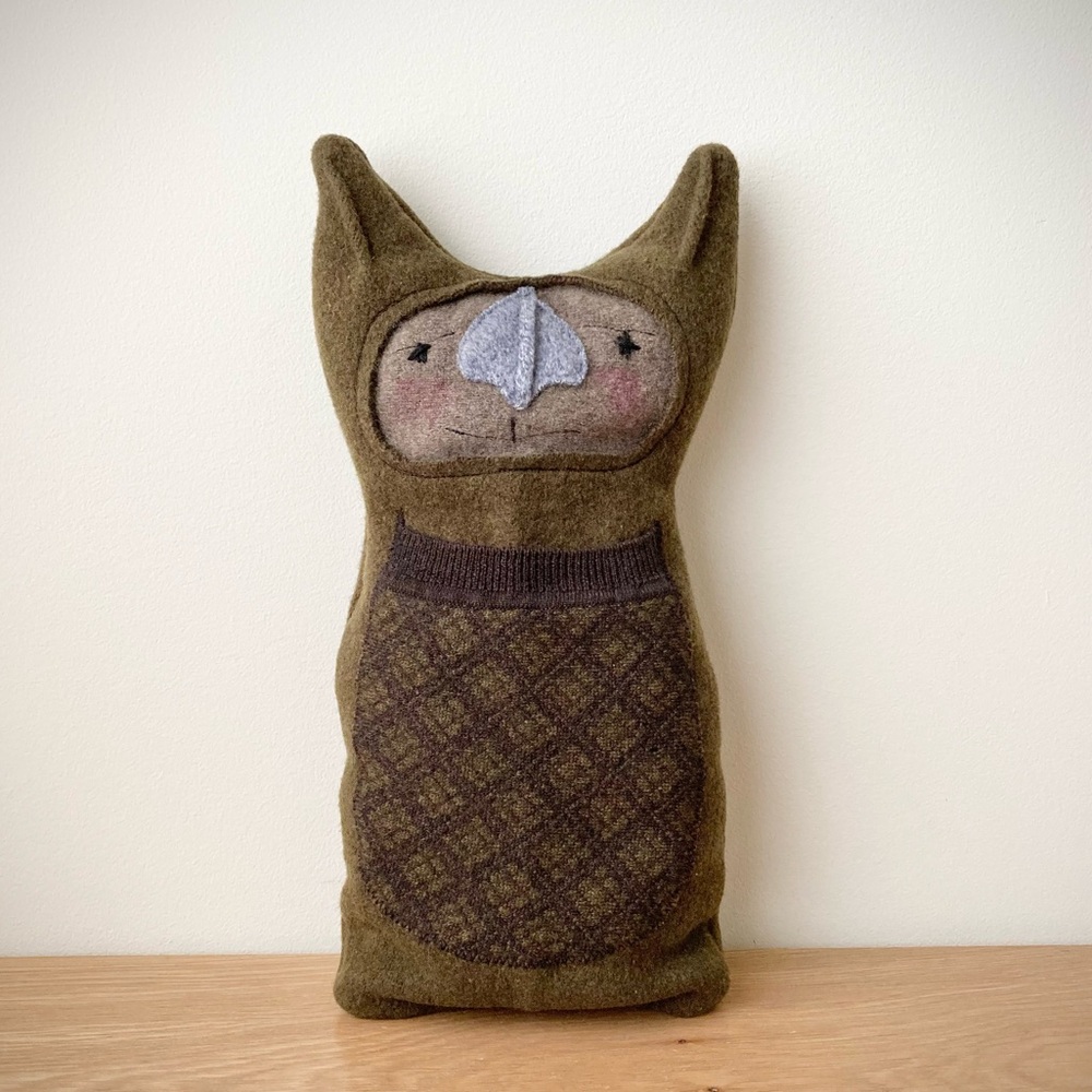 joodito lucky cat wool cashmere sweater doll rustic pillow folk art green kitty